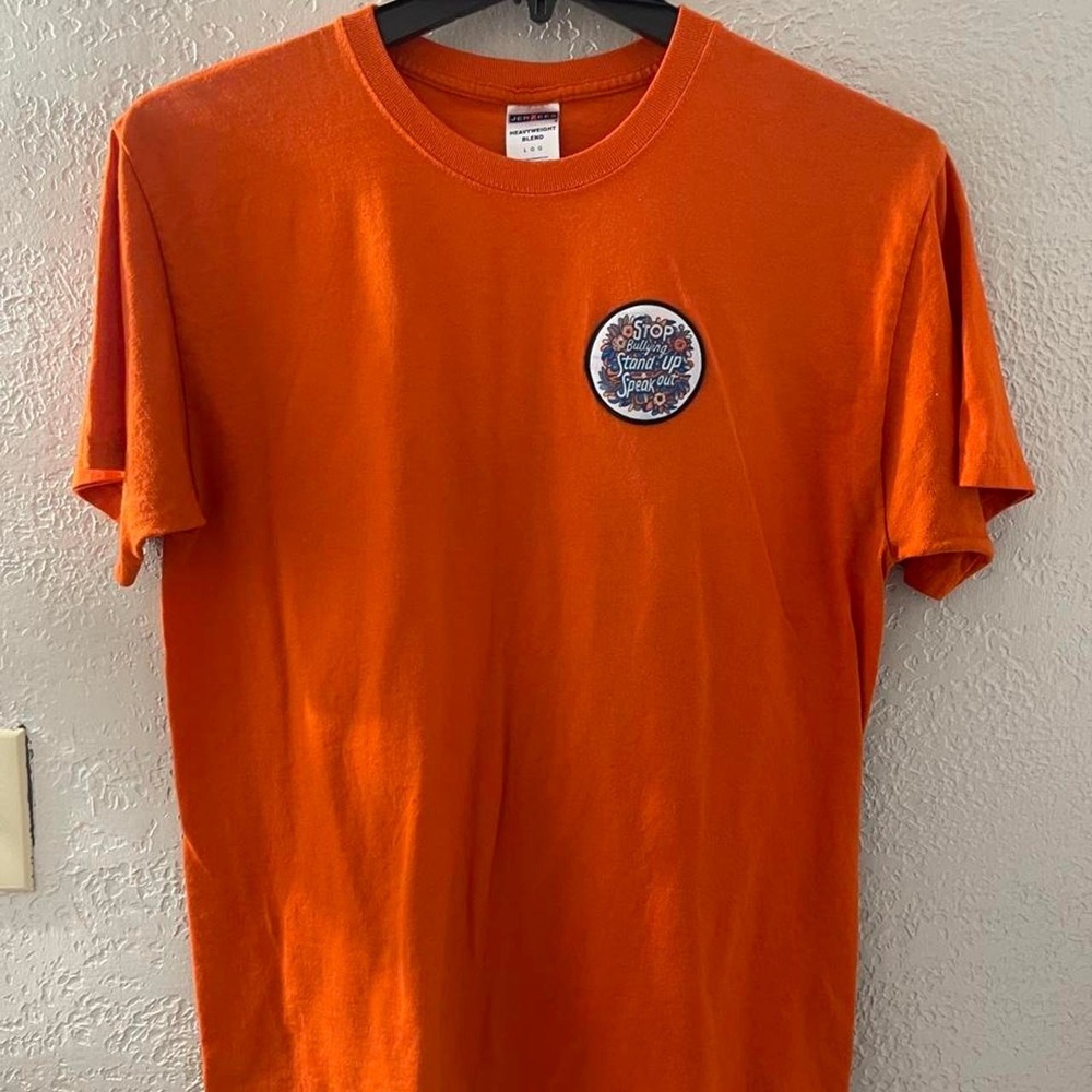 Anti-bullying Orange t-shirt with circular graphic Large